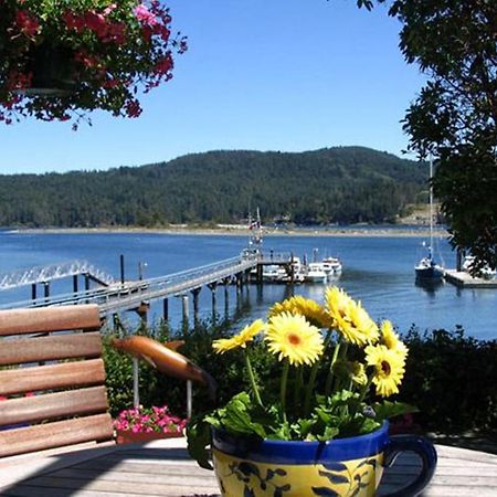 Salty Towers Ocean Front Cottages Sooke Extérieur photo