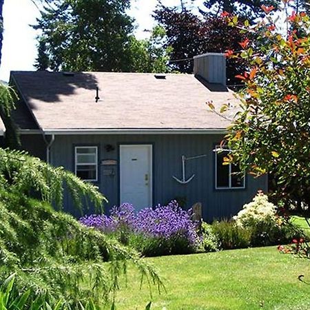Salty Towers Ocean Front Cottages Sooke Extérieur photo