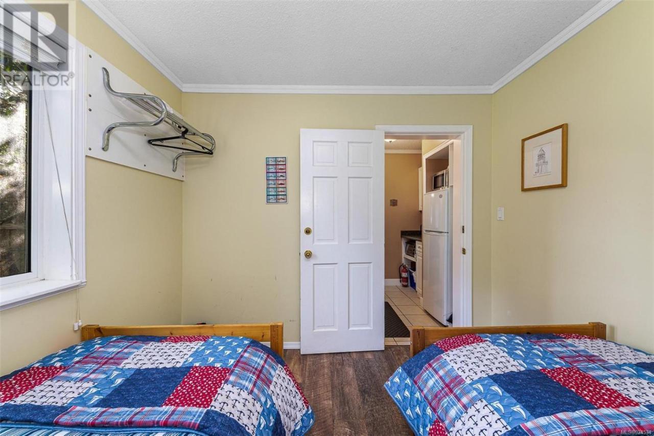 Salty Towers Ocean Front Cottages Sooke Extérieur photo