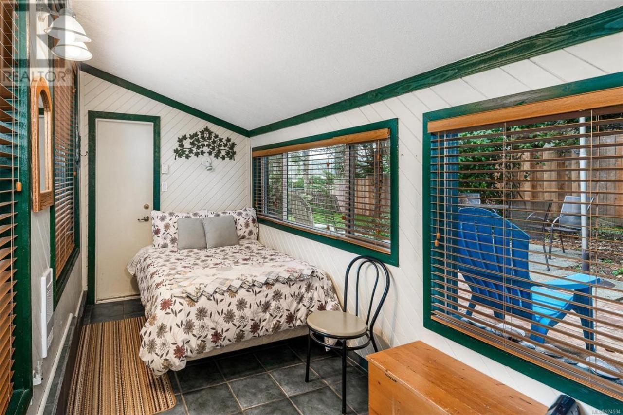 Salty Towers Ocean Front Cottages Sooke Extérieur photo