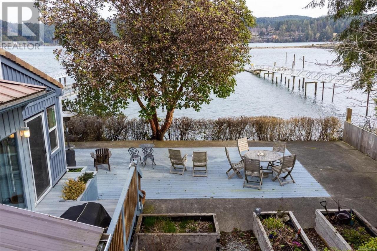 Salty Towers Ocean Front Cottages Sooke Extérieur photo