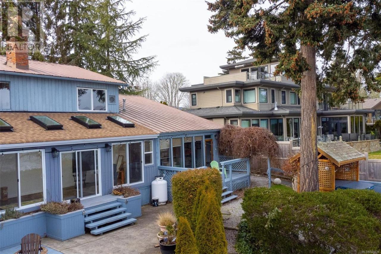 Salty Towers Ocean Front Cottages Sooke Extérieur photo