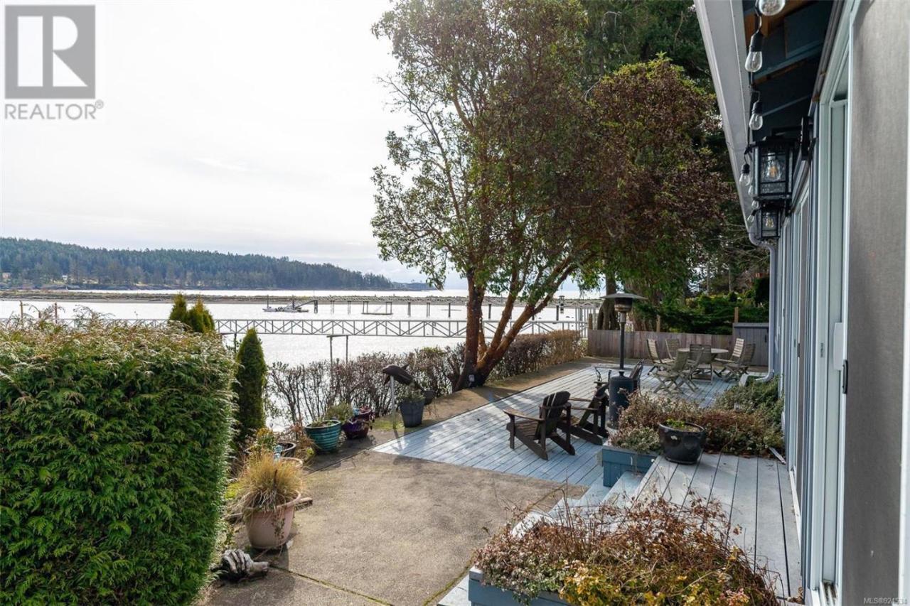 Salty Towers Ocean Front Cottages Sooke Extérieur photo