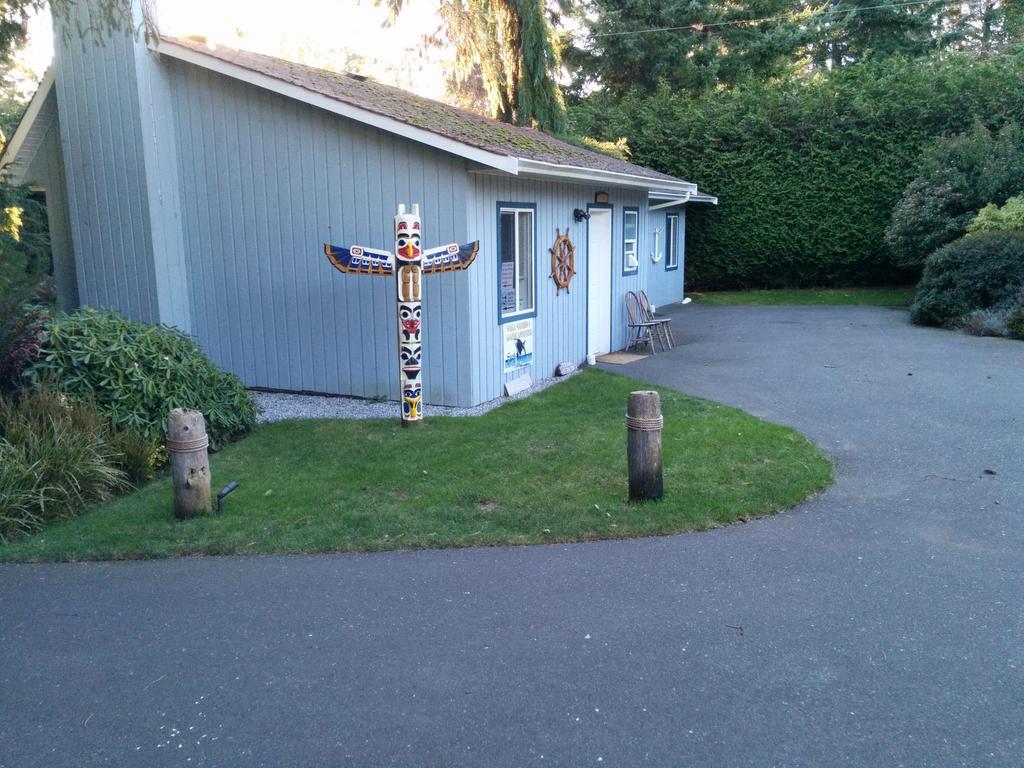 Salty Towers Ocean Front Cottages Sooke Extérieur photo
