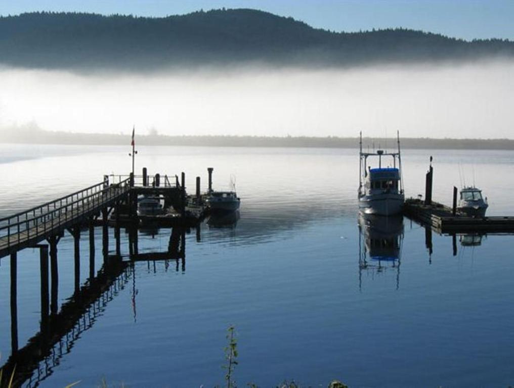 Salty Towers Ocean Front Cottages Sooke Extérieur photo