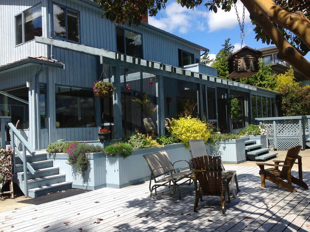 Salty Towers Ocean Front Cottages Sooke Extérieur photo