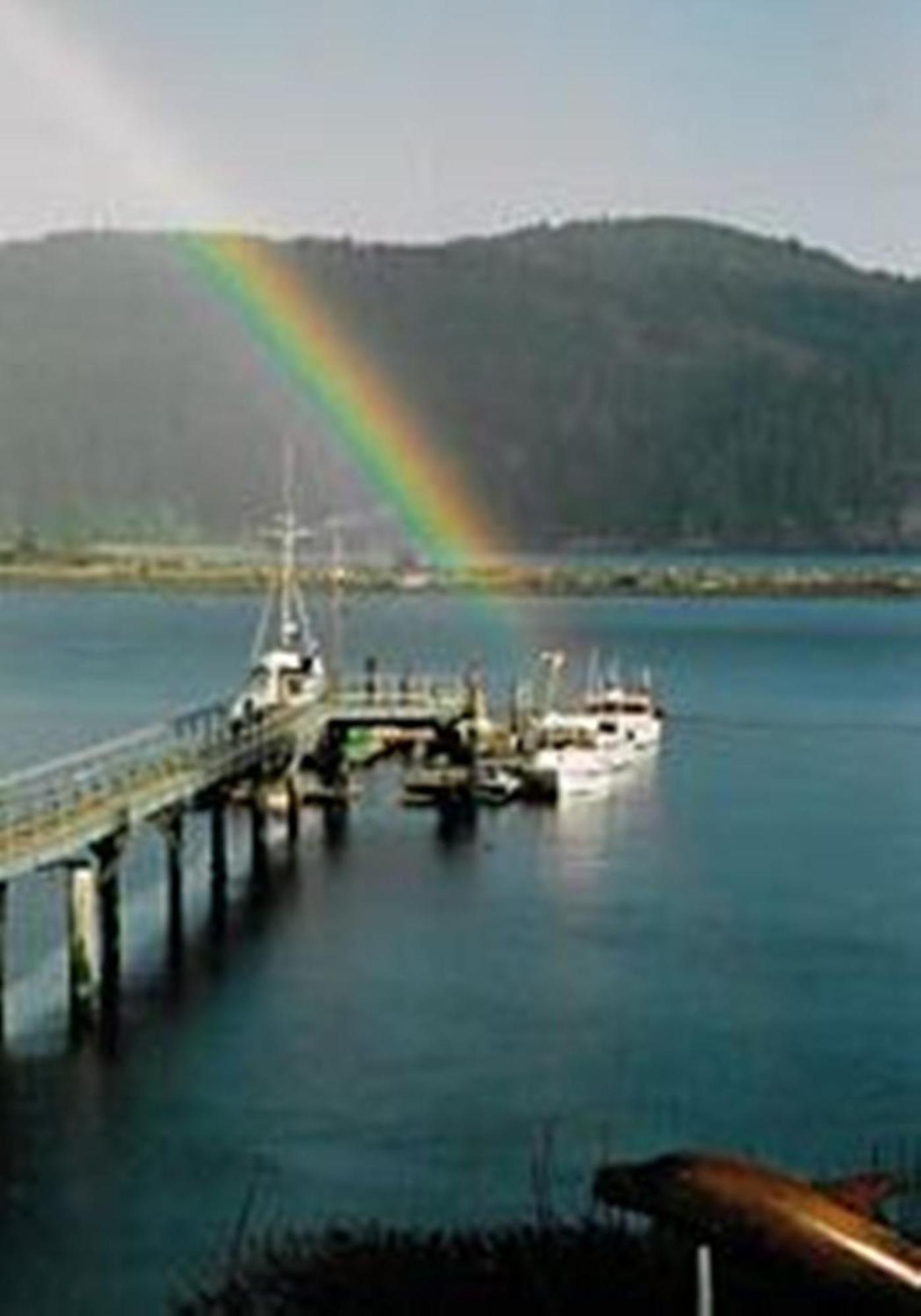 Salty Towers Ocean Front Cottages Sooke Extérieur photo
