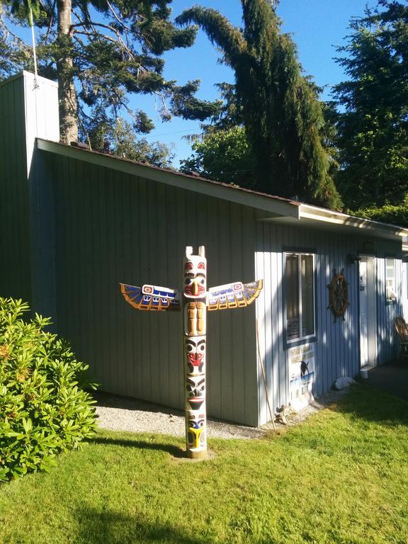 Salty Towers Ocean Front Cottages Sooke Extérieur photo
